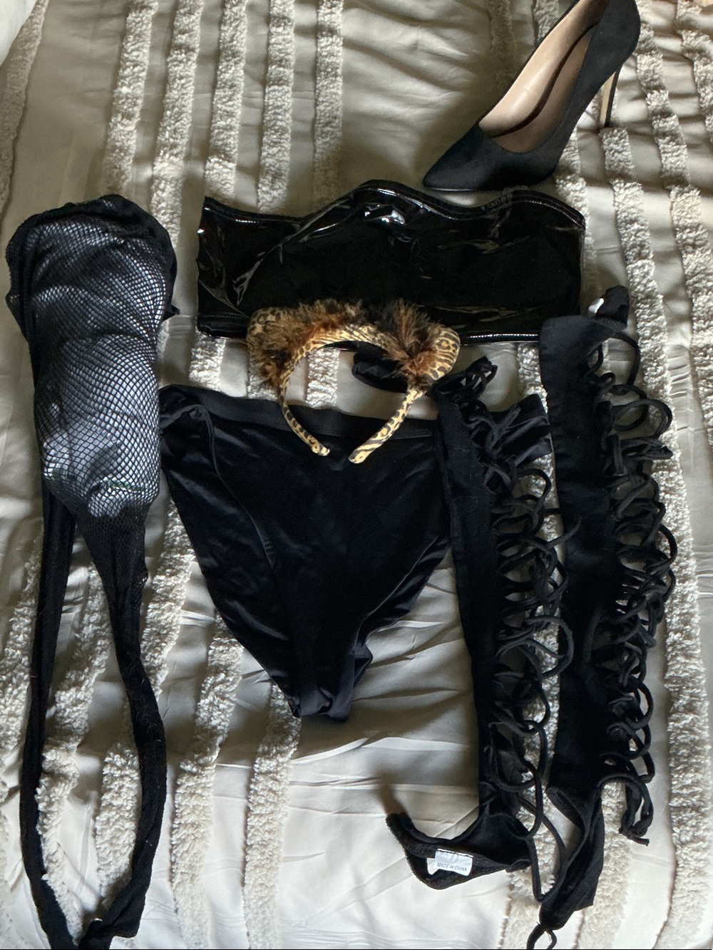 HALLOWEEN COSTUME SEXY CAT ,FISHNETS , TOP ,BOTTOM EARS AND SLEEVES